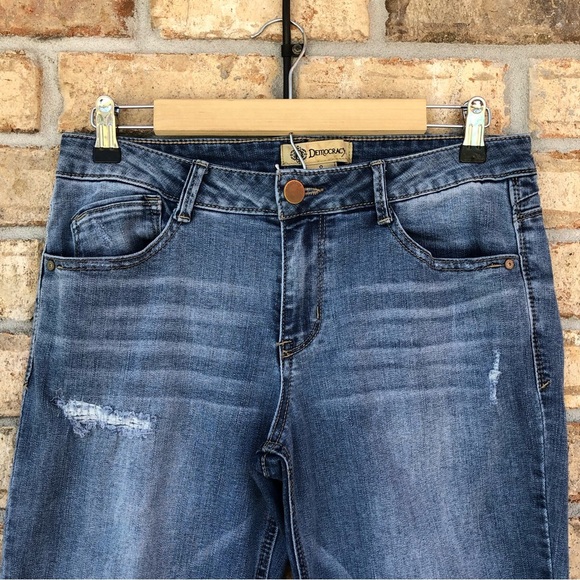 Democracy Boho Slim Straight Flood Distressed Raw Embroidered hem Jeans Size 8 - Picture 3 of 15